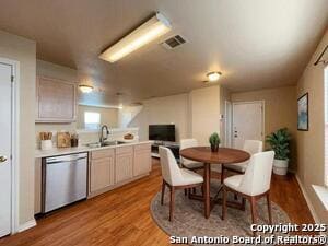 Foto del edificio - 8219 Maple Meadow Dr