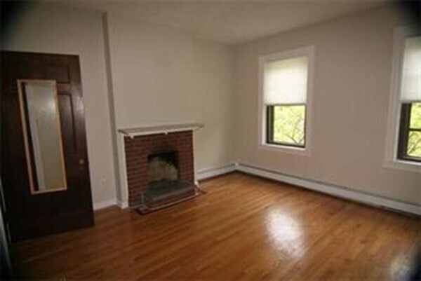 Building Photo - 17 Beacon St