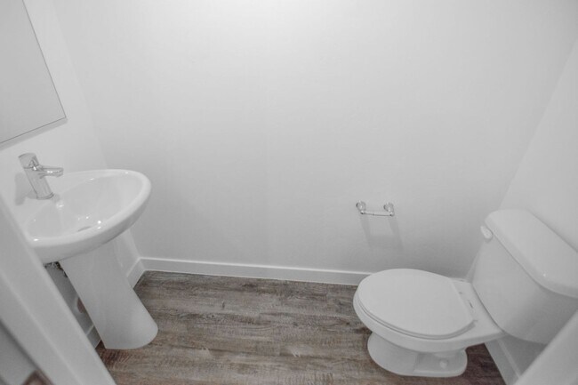Foto del edificio - Grand Opening Special! $999 BASE RENT! Bea...