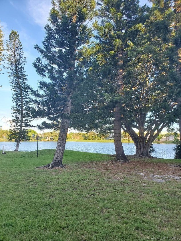 3300 Spanish Moss Terrace Unit 107, Lauderhill, FL 33319 Condo for