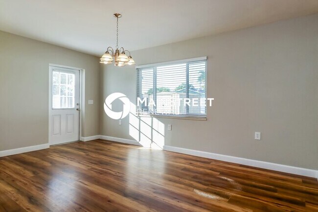 Building Photo - 3 Bedroom Pet-Friendly Home in St. Petersburg, FL with Main Street Renewal