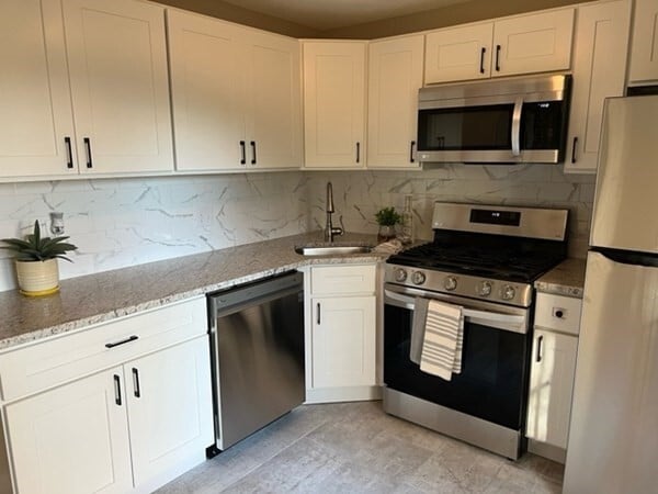 Foto del edificio - 65 Kennedy Dr