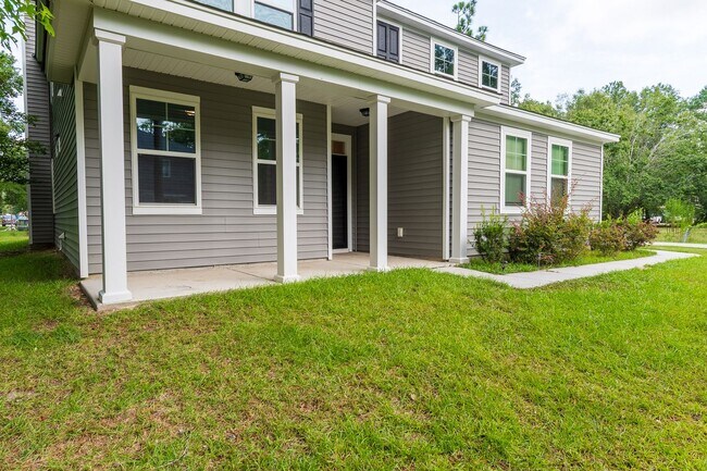 Building Photo - Modern Living in the Heart of Summerville!