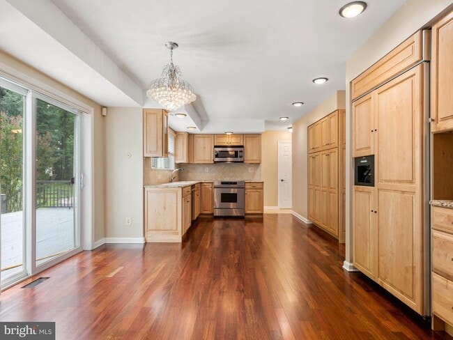 Building Photo - 612 Bough Rd