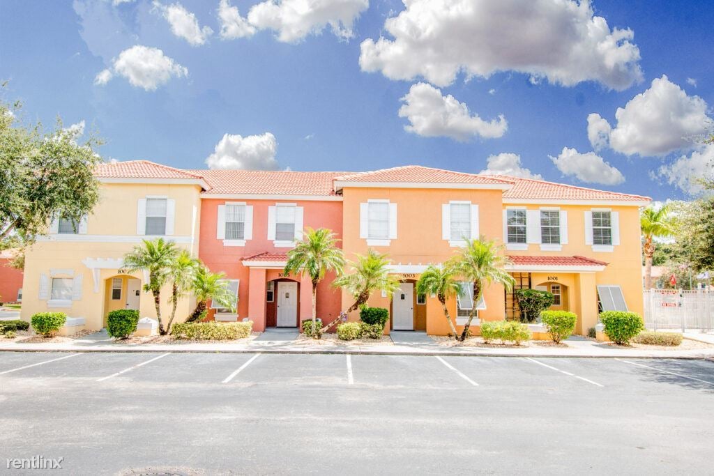 Primary Photo - 3 br, 2 bath Townhome - 1001 W 39th Pl 101