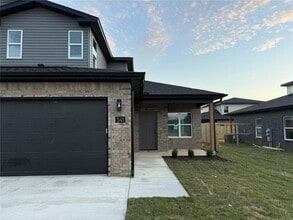 Building Photo - 541 Cosmos St