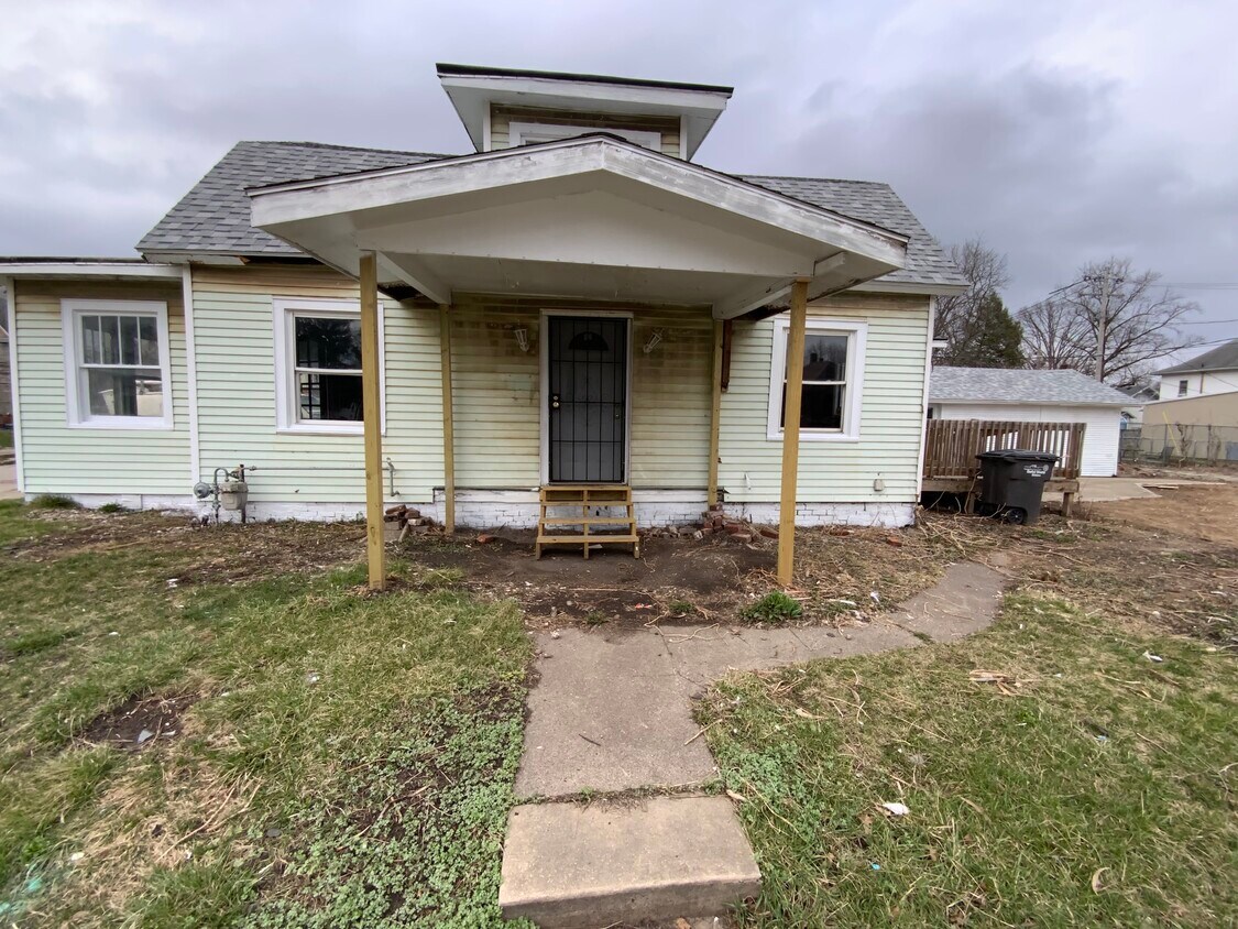 Primary Photo - 1507 E Main St