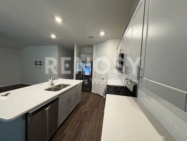 Foto del edificio - BIG Price Drop Best Value in the Area West Fort Worth Gem Prices to Move in NOW