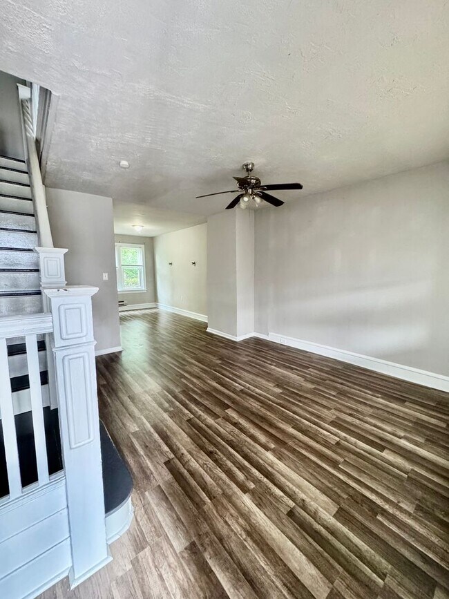 Foto del edificio - Charming Updated 3-Bedroom Home in Germantown