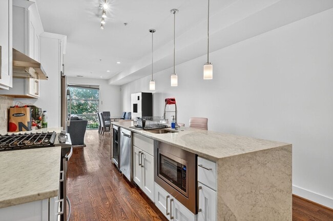 Building Photo - Enormous, Sophisticated, and Furnished 2br...