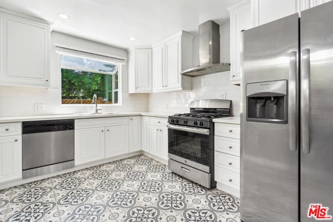 Building Photo - 920 Westbourne Dr