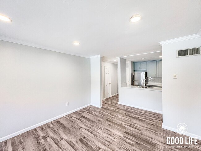 Foto del edificio - SD: 2BD/2BA Condo in UTC with Reserved Parking, Covered Balcony & In-Unit Laundry