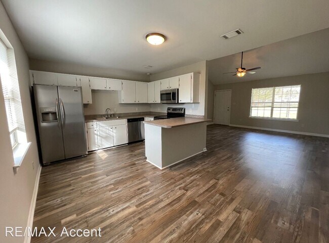 Building Photo - 3 br, 2 bath House - 138 Whit Fraser Rd. NE
