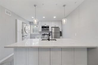 Building Photo - 9015 Gaylord Dr