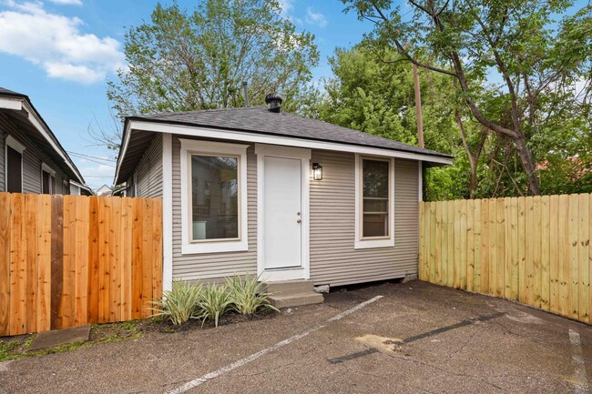 Building Photo - 3204 1/2 Lyons Ave - 3105 Dittman Ct