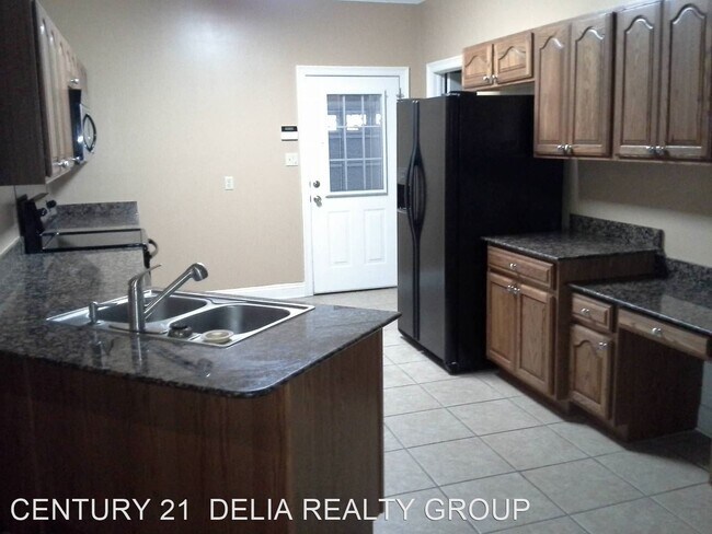 Building Photo - 4 br, 2 bath House - 1050 Gage St.