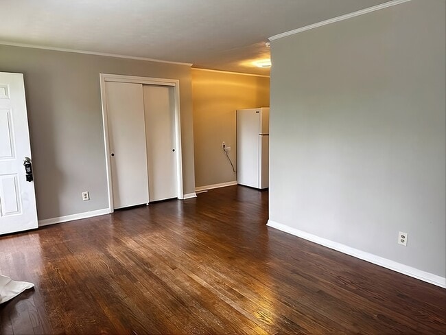 Building Photo - 205 E Springdale Ave