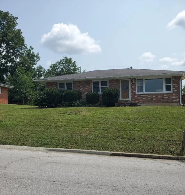 Building Photo - 1951 Elmwood Dr E