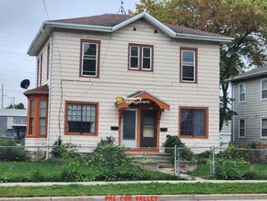 Building Photo - 421 Otter Ave