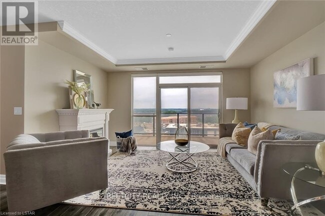 Building Photo - 240 Villagewalk Blvd