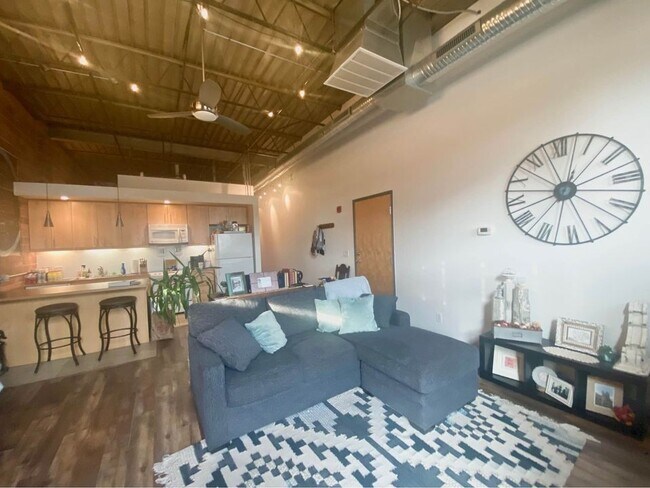 Foto del edificio - 301 E Court Ave