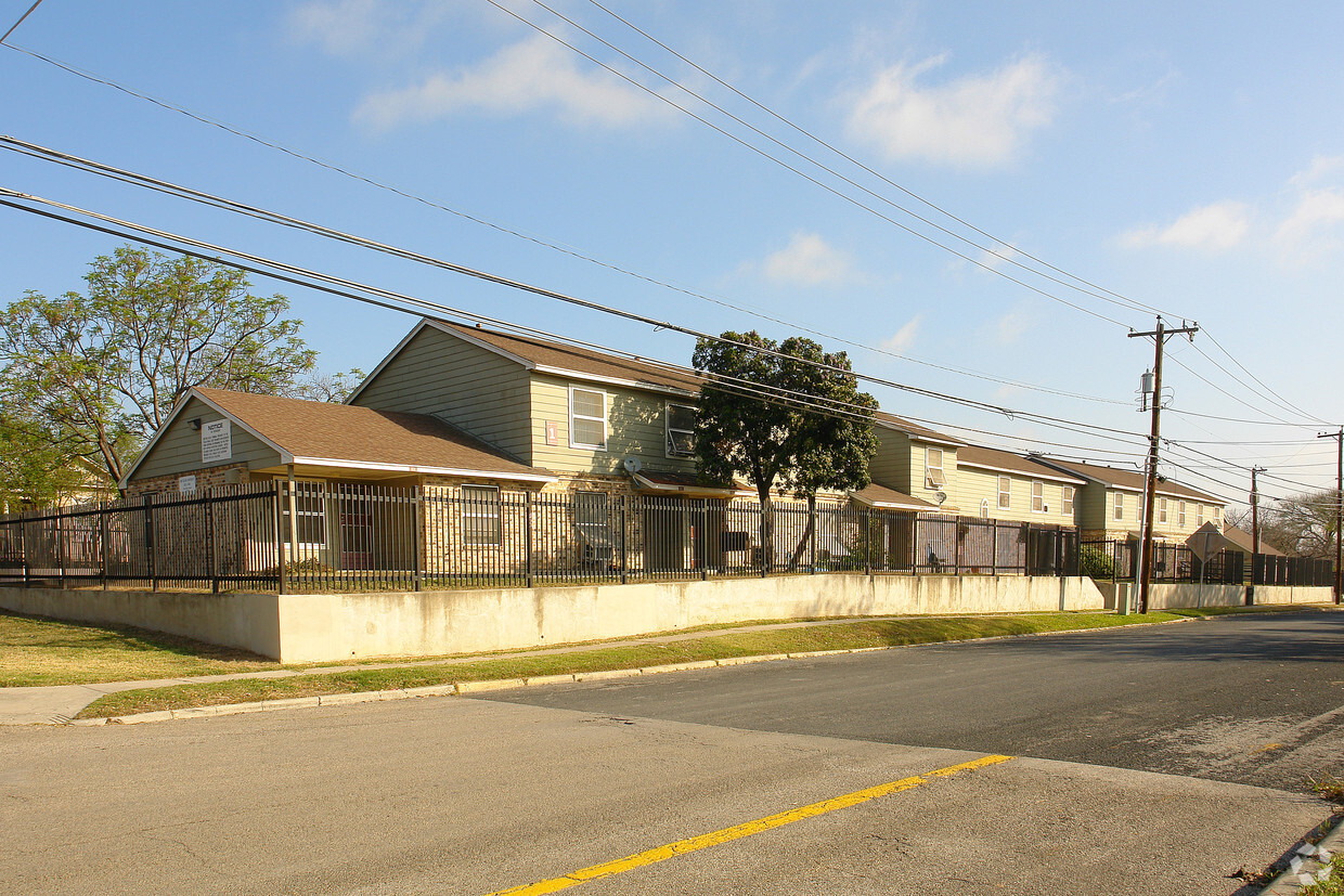 Primary Photo - Park Square Apartments