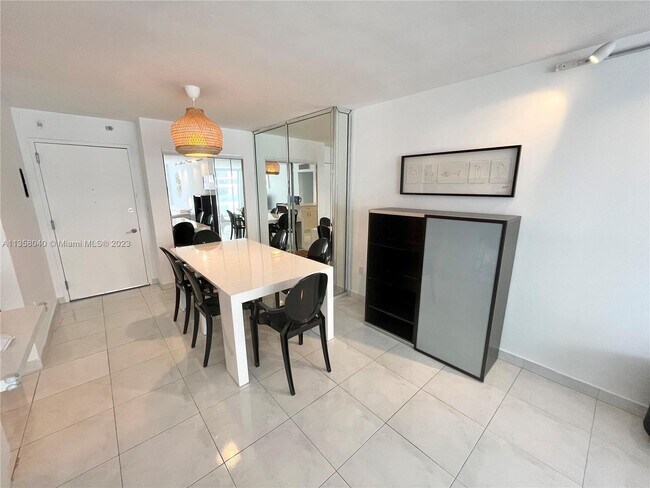 Foto del edificio - 5701 Collins Ave