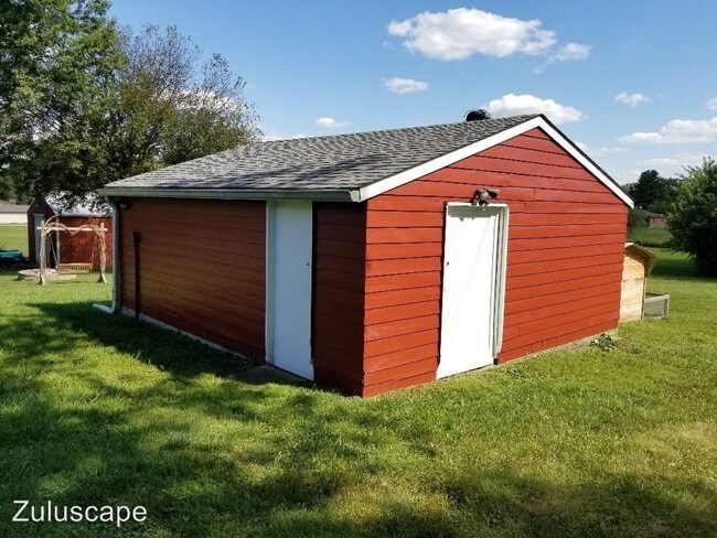 Building Photo - 3 br, 2 bath House - 5445 W. Southport Road