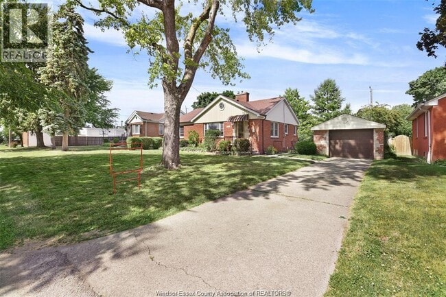 Building Photo - 2432 Buckingham Dr