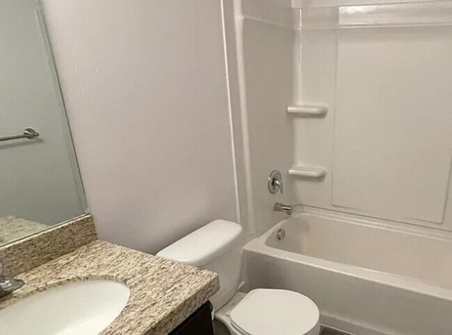 Foto del edificio - Spacious 4-Bedroom Home with Finished Basement in Taylorsville