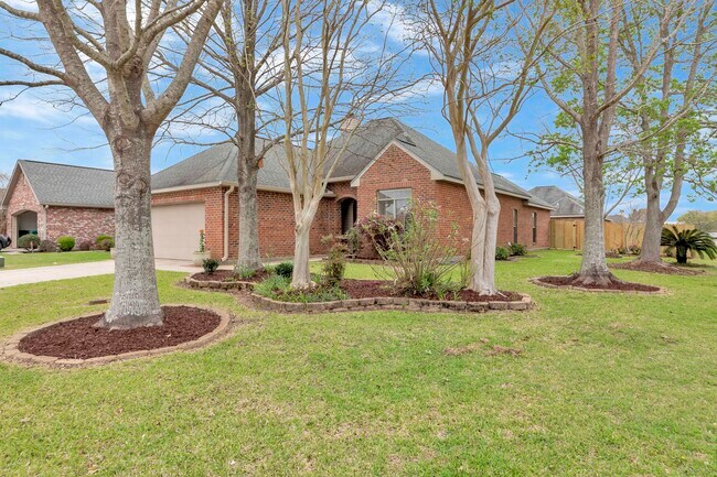 Building Photo - 107 Quiet Meadows Dr