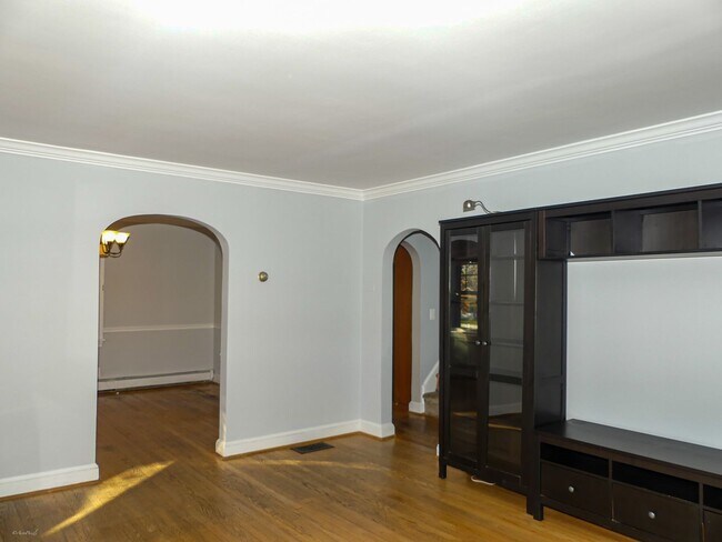 Foto del edificio - 903 Crestview Dr
