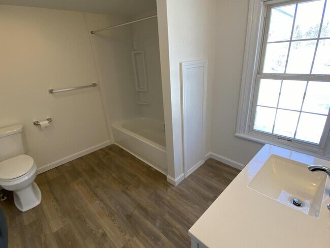 Building Photo - 679 River Road
