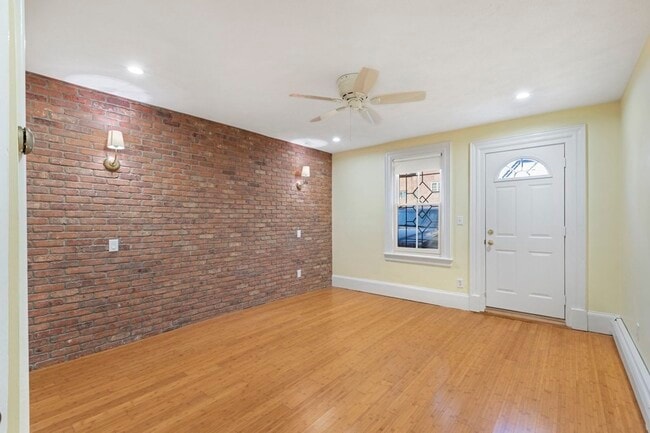 Building Photo - 437 Marlborough St
