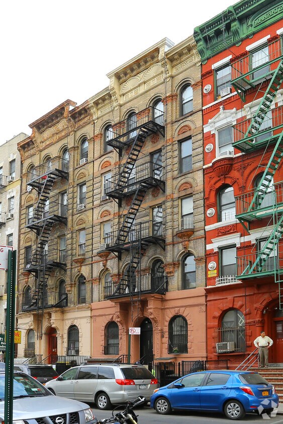 Primary Photo - 41 Henry St