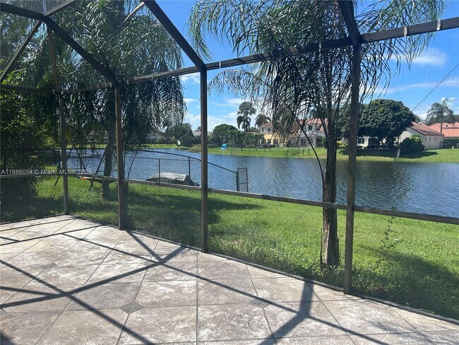 Foto del edificio - 2939 Myrtle Oak Cir