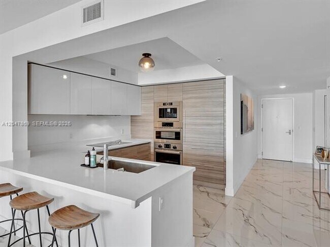 Building Photo - 300 Sunny Isles Blvd