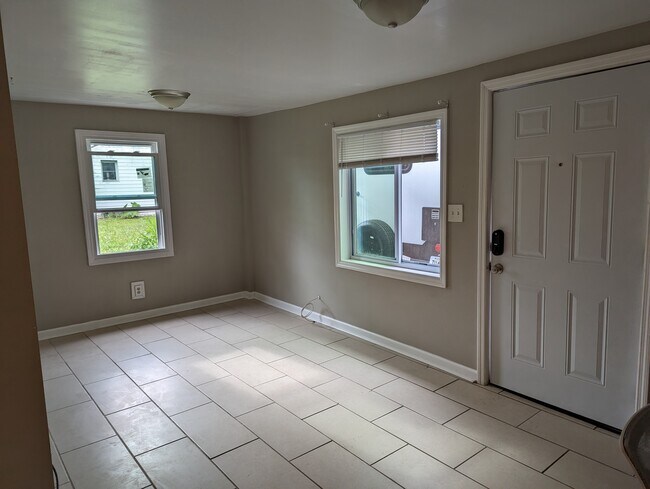 entrada - 1325 E 40th St