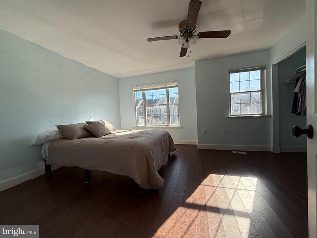 Foto del edificio - 8702 Village Green Ct