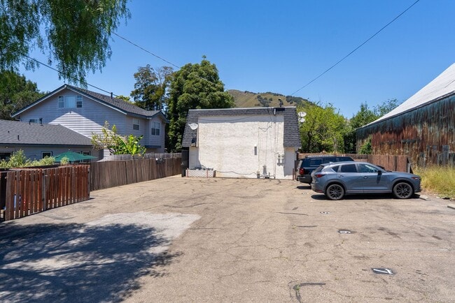 Building Photo - 350 Pismo St