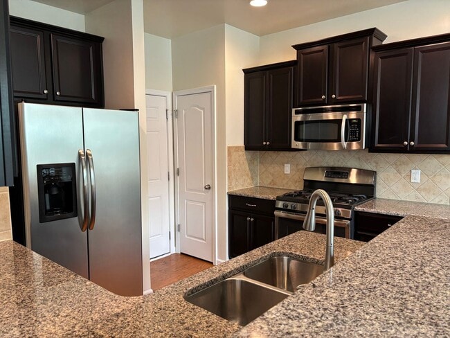 Building Photo - Beautiful 2-story Home located in the Waln...