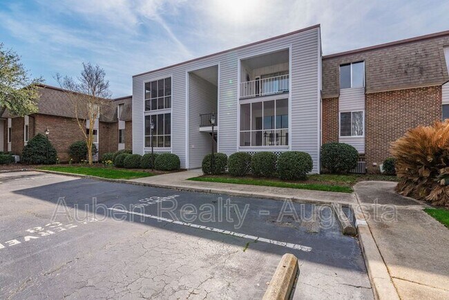 Building Photo - 325 Laurens St SW