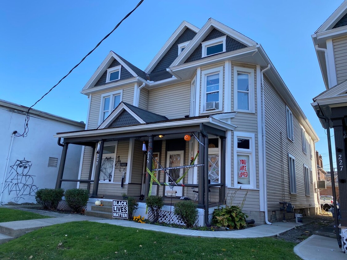 Primary Photo - W 8th Ave 223-225 HHR