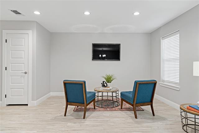 Building Photo - 526 W Elm St