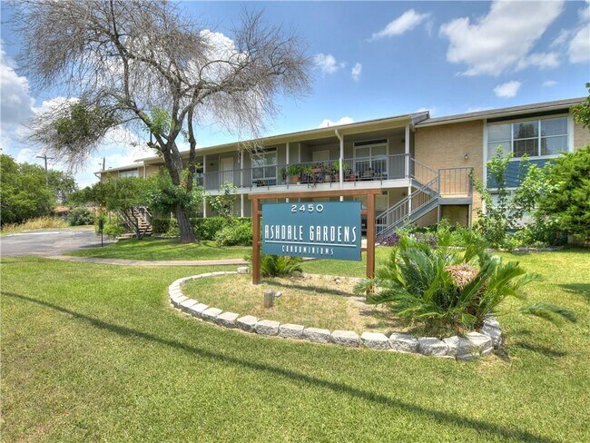 Building Photo - 2450 Ashdale Dr