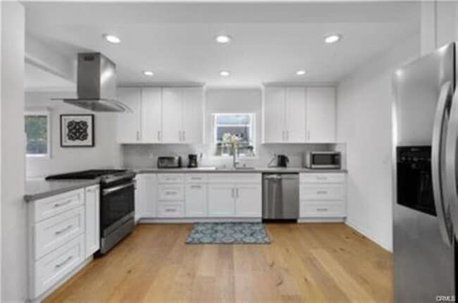 Foto del edificio - 22335 Kittridge St