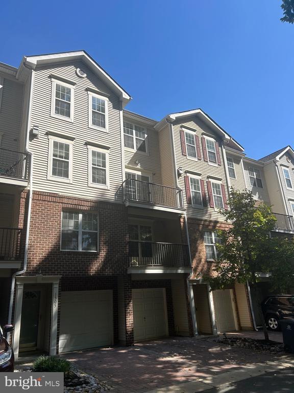 Primary Photo - 1505 Post Oak Dr