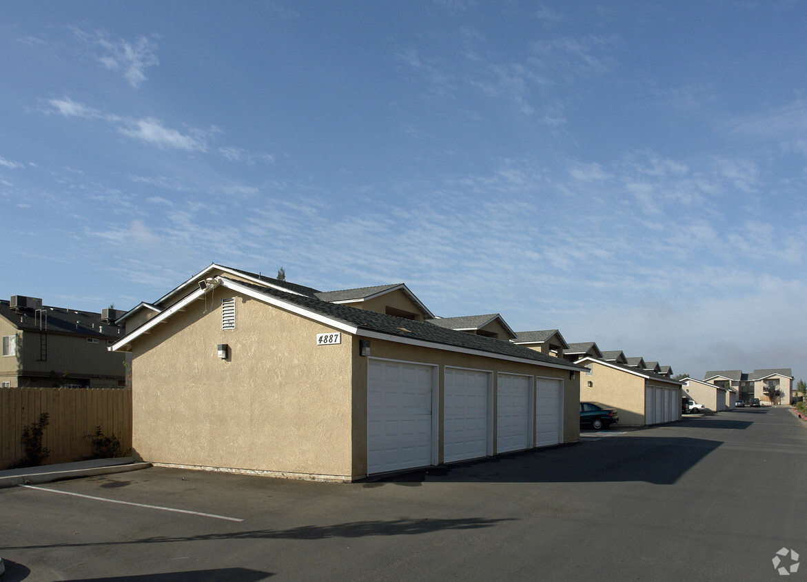 Primary Photo - 4887 N Polk Ave