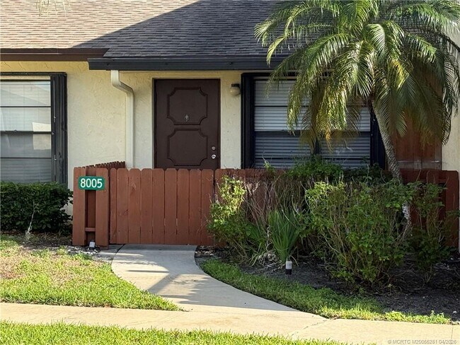 Foto del edificio - 8005 SE Villa Cir