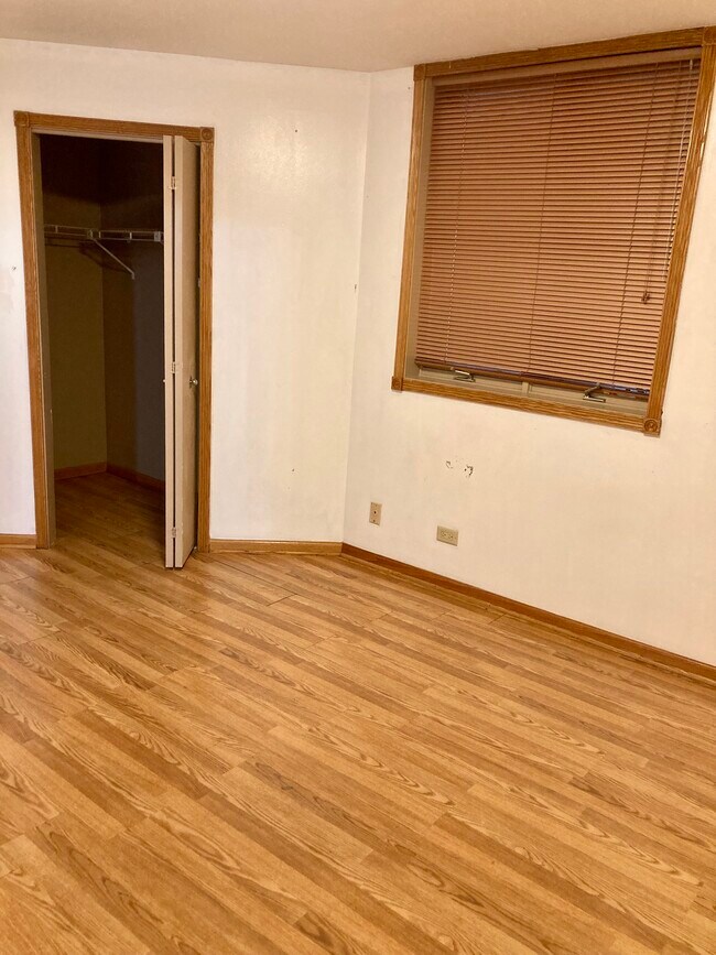 Bedroom with closet - 6337 Roosevelt Rd